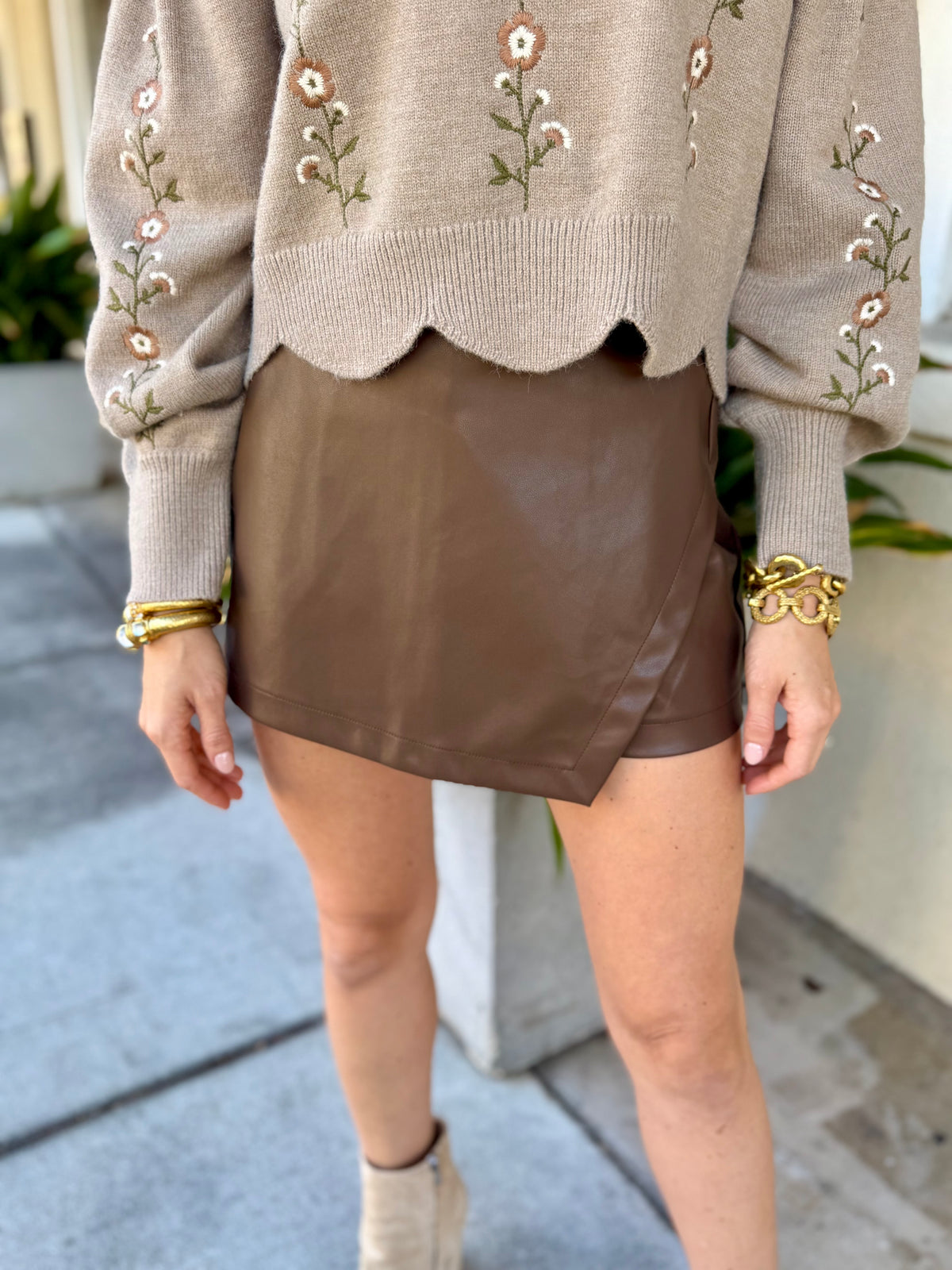 Floral Embroidered Scallop Detail Knit Top- Mocha