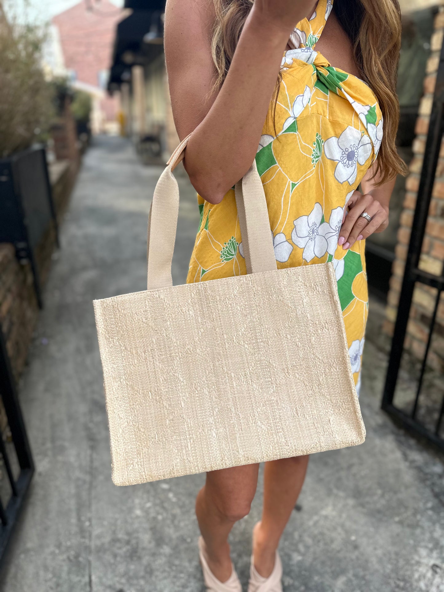 TRVL Oasis Tote Bag- Straw Sand