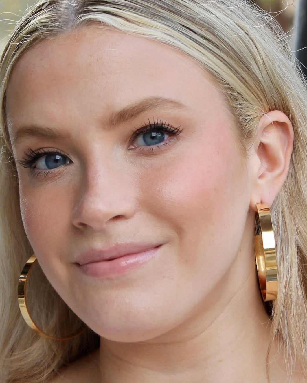 Clea Flat Hoop Earrings- Shiny Gold