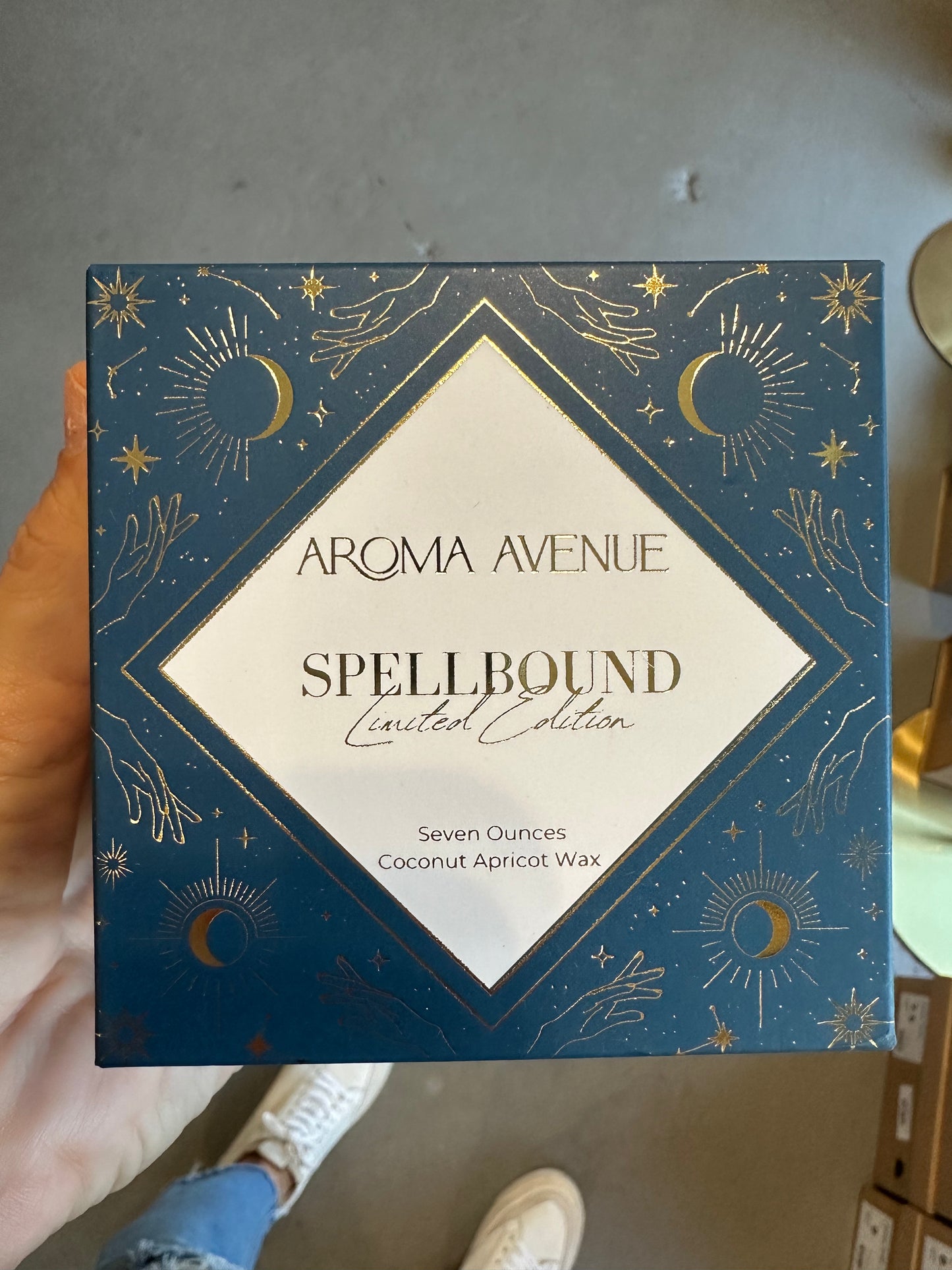 Aroma Avenue Candle- Spellbound