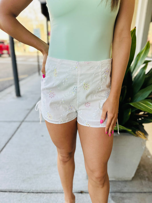 Lyla Floral Shorts- White