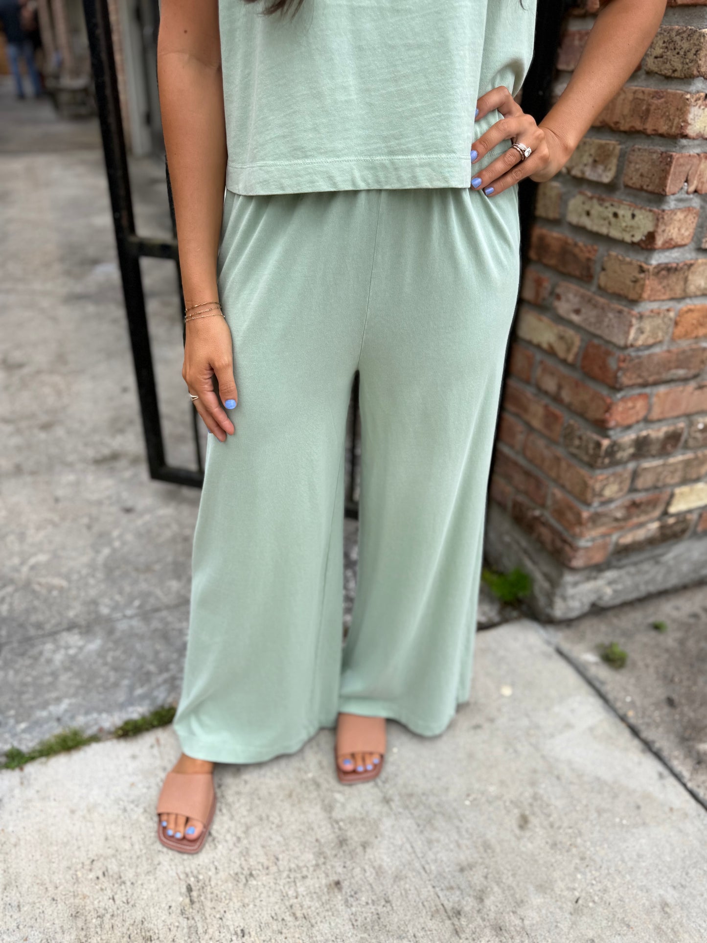 Z Supply Sloane V-Neck Tank- Crystal Green