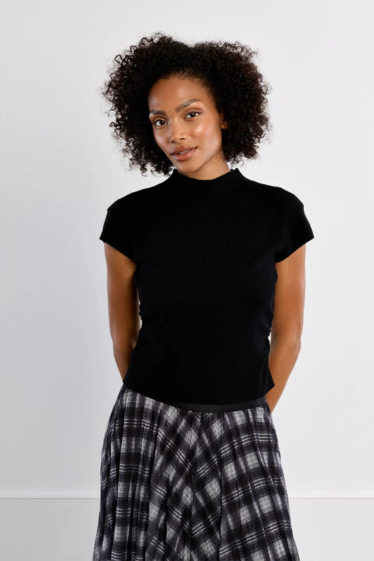 Quinn SS Sweater Top- Black