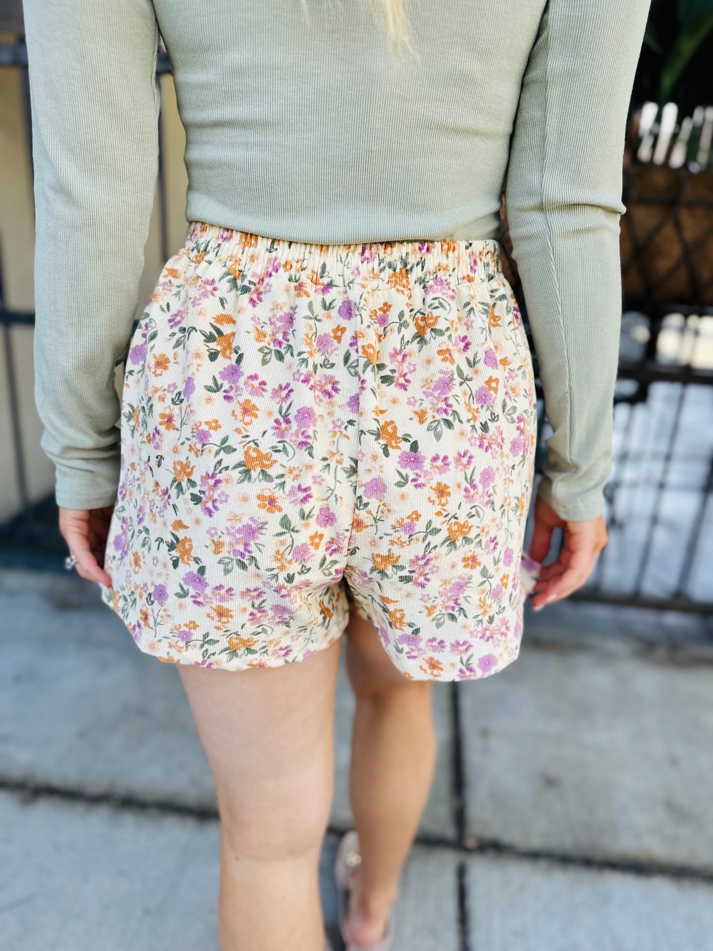 Plantlover Shorts- Cream Floral