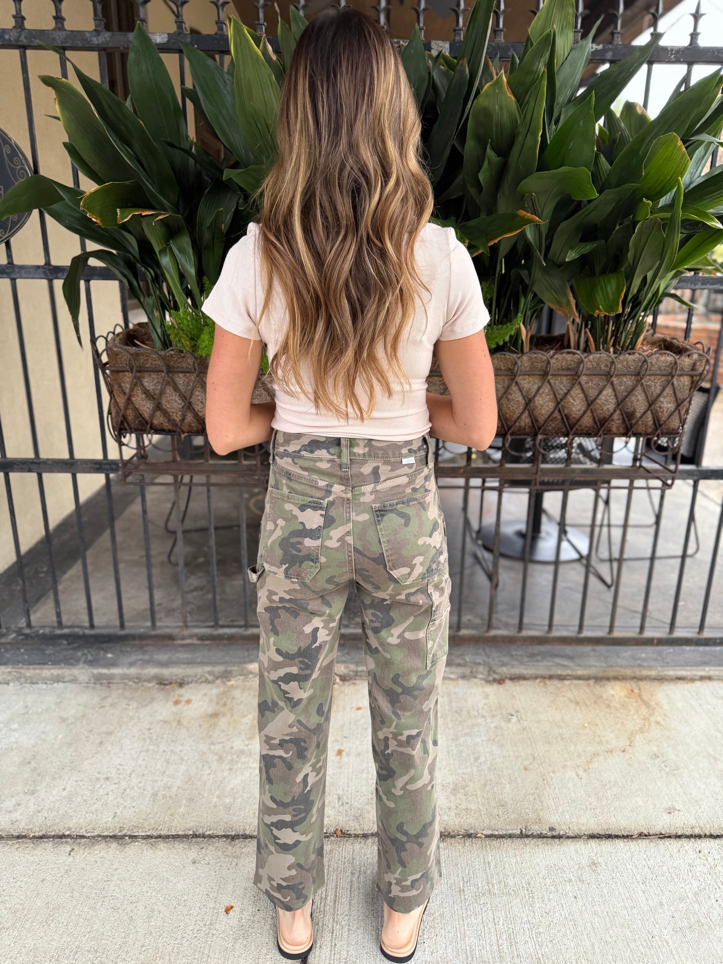 Ronan Fitted Crop Tee- Cream