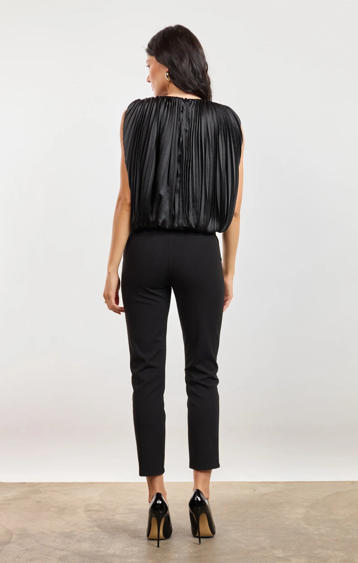 Amour Pleated Bubble Hem Top- Black