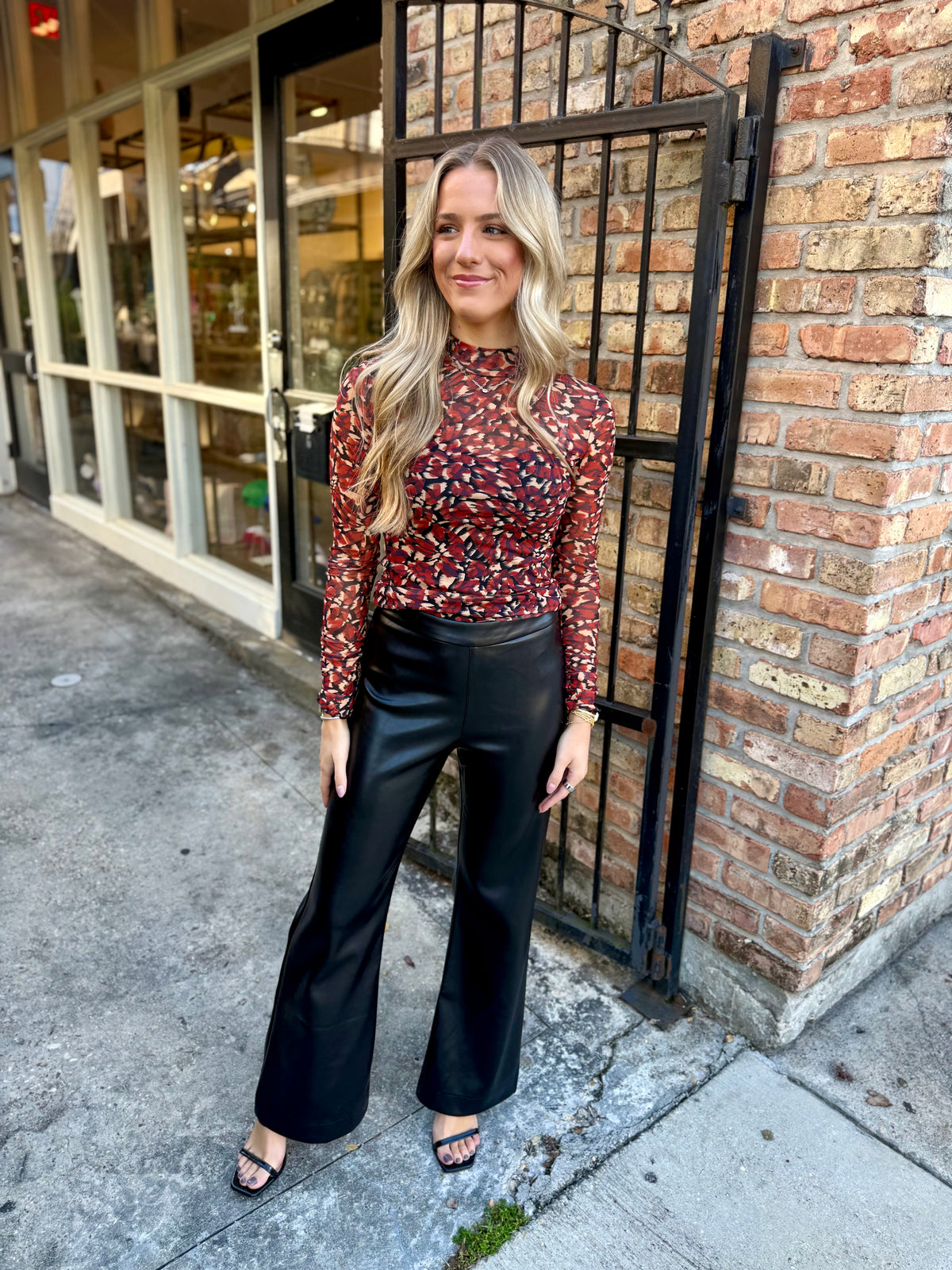 Hazy Charm Top- Red Black